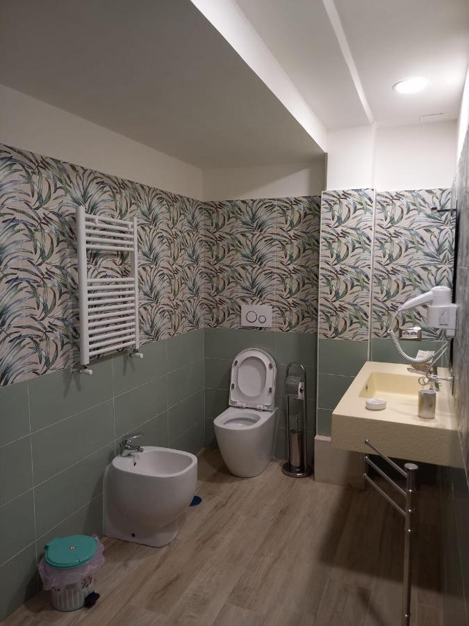Camera Eden Hotel Формия Екстериор снимка