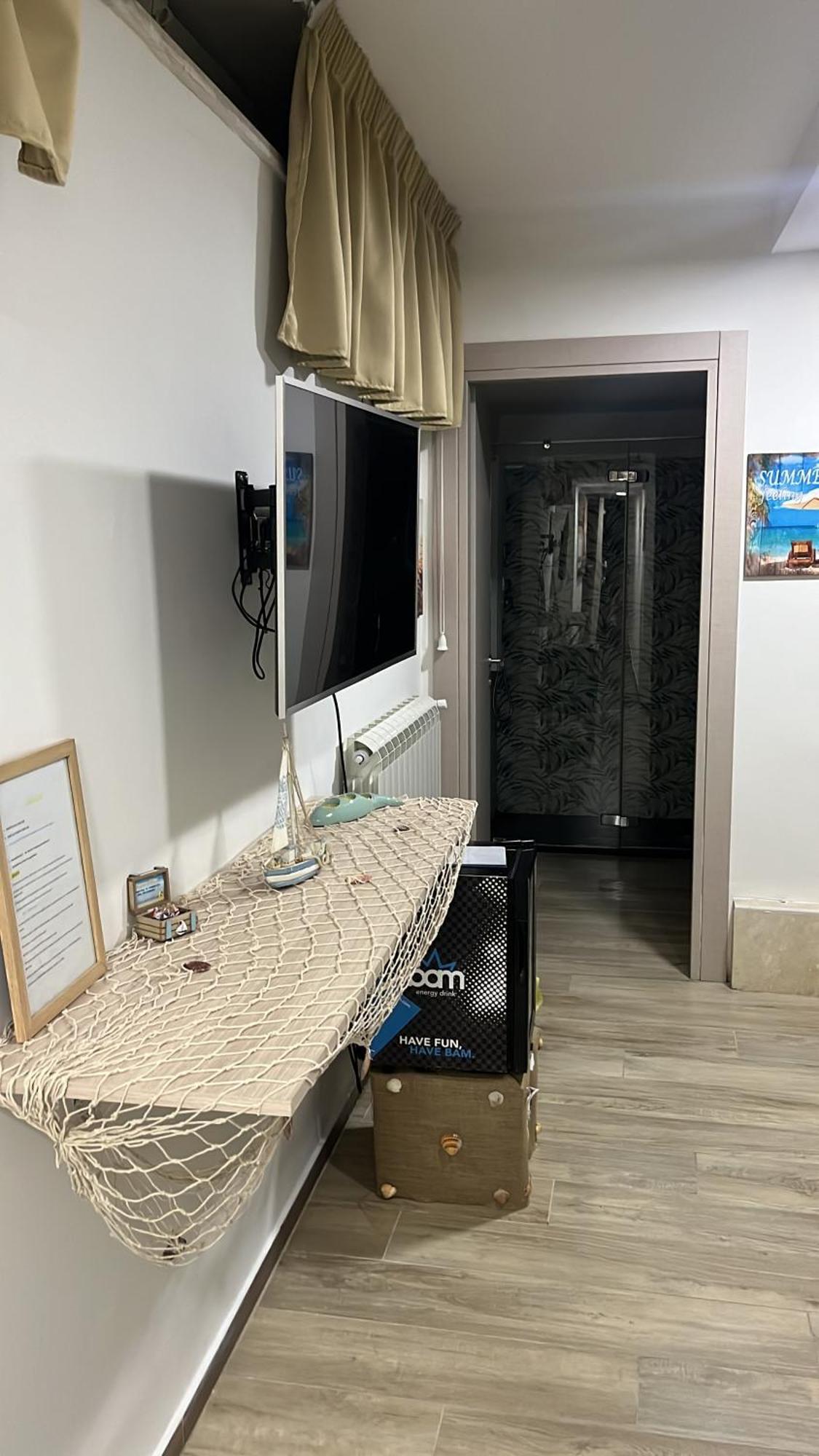 Camera Eden Hotel Формия Екстериор снимка