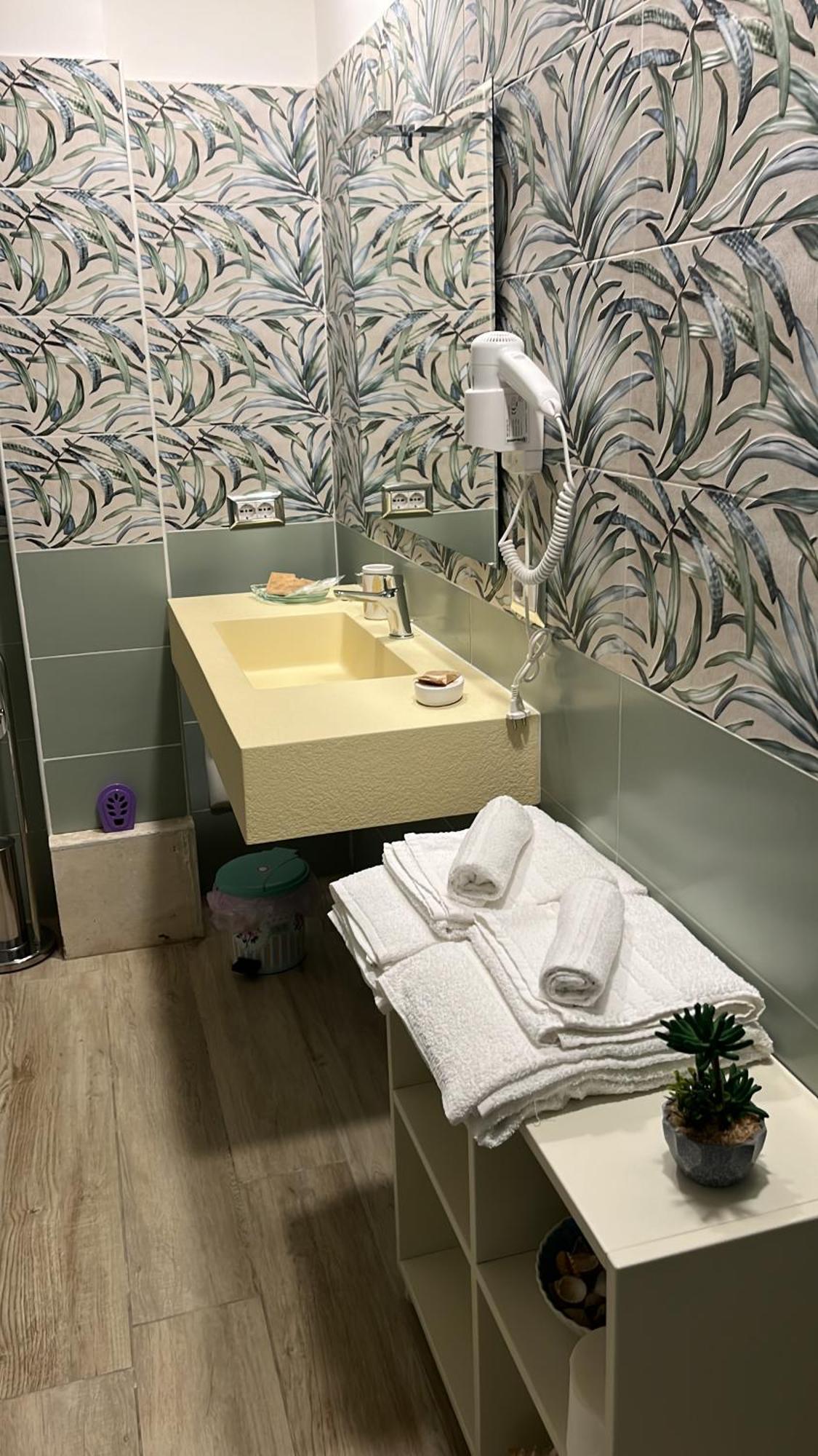 Camera Eden Hotel Формия Екстериор снимка